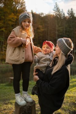 Dámska čelenka zo svetroviny Mokoš – štýlový a funkčný zimný doplnok od Zuel, dostupný v dvoch farbách